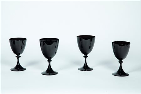 NASON MORETTI. Due calici da vino e due calici da acqua in vetro di Murano color ametista