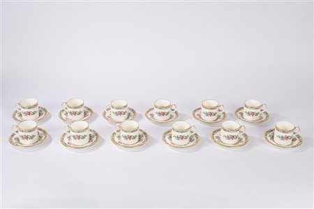 Dodici tazzine da caffè in porcellana policroma con piattino, modello Ming Rose, Coalport