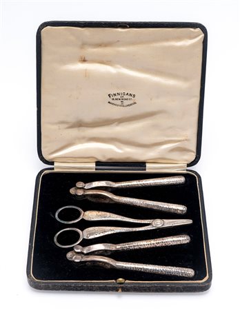Lotto di tre oggetti, England, early 20th century