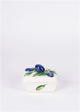 Portaburro in maiolica di Bassano con prugne sul coperchio