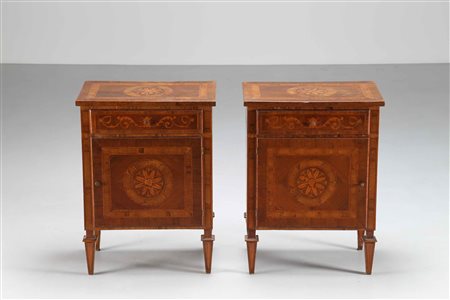 MANIFATTURA LOMBARDA DEL XVIII SECOLO Coppia di comodini lastronati e...