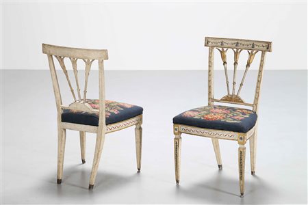 MANIFATTURA NAPOLETANA DELLA FINE DEL XVIII SECOLO Coppia di sedie laccate...