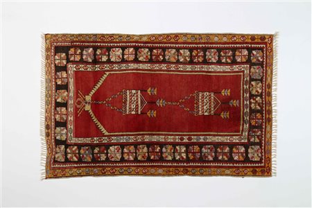 KONYA Tappeto orientale. Anatolia. 1930. Lana e cotone. Cm 107,00 x 171,00....