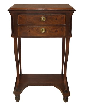 Mobile alto Carlo X a due cassetti in legno di noce con gambe a sciabola e piedi a uovo, 19° century