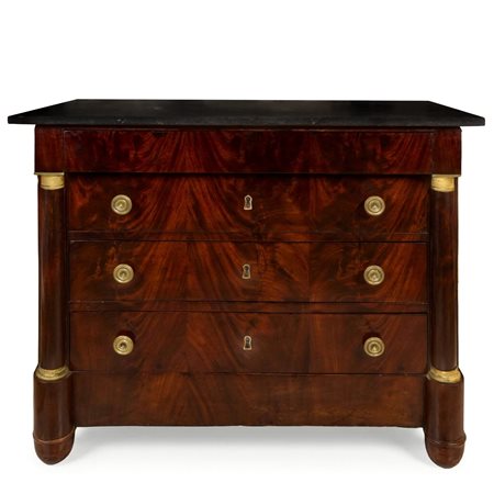 Cassettone Impero 4 cassetti in mogano e piuma di mogano con marmo nero al piano, France, 19° century