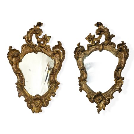 Coppia di specchiere con specchi al mercurio con cornice in legno dorato Luigi XV, 18° century