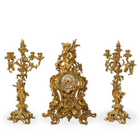 Jean-André Lepaute (1720 - 1789)  - Trittico Luigi XVI in bronzo dorato composto da orologio e candelabri, Paris 18° century