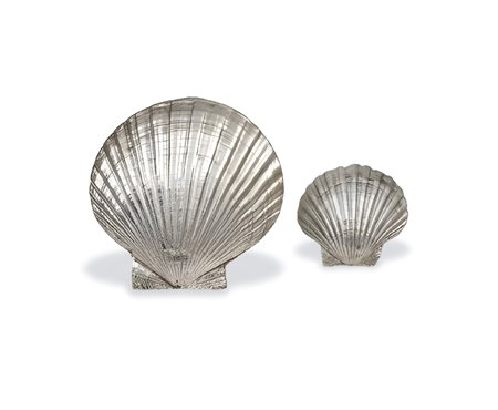DUE CONCHIGLIE RIVESTITE IN ARGENTO, XX SECOLOLung massima 16 cm