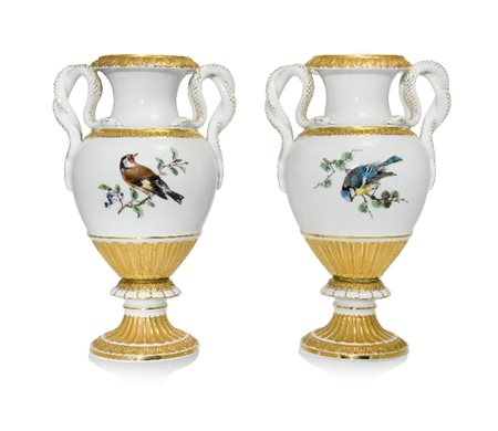 COPPIA DI VASI IN PORCELLANA, MEISSEN, XX SECOLO, 