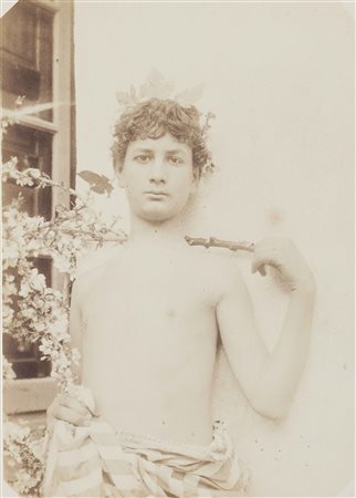 VON GLOEDEN WILHELM (1856 - 1931) Studio di nudo con ramo di mandorlo...