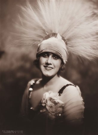 CAMUZZI (1893 - 1964) & LOMAZZI Cinque ritratti del soprano Emilia Ersanilli....