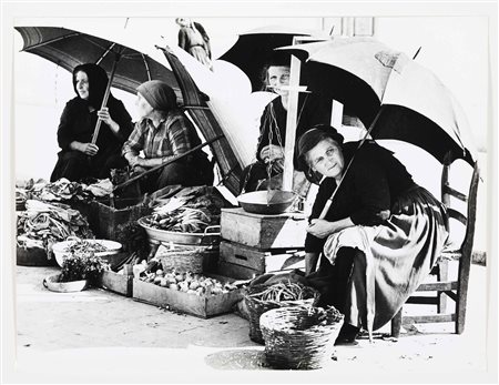 GIACOMELLI MARIO (1925 - 2000) Gente del sud. Stampa alla gelatina d'argento....