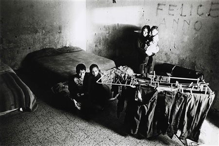 JODICE MIMMO (n. 1934) Senzatetto alloggiati nell'ex Hotel Tricarico a...