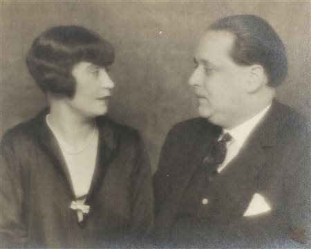 MAN RAY (1890 - 1976) Le Coututière Honorine Deschrijver e il galleristat...