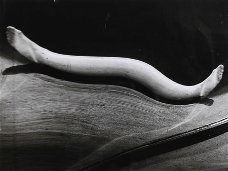 KERTEZS ANDRE (1894 - 1985) Distorsion. 1933. Stampa alla gelatina d'argento....