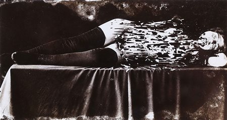 MIGLIORI NINO (n. 1926) Nudo graffiato. 1954. Stampa alla gelatina d'argento....