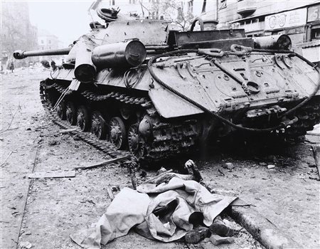 DE BIASI MARIO (1923 - 2013) Budapest 56. 1956. Stampa alla gelatina...