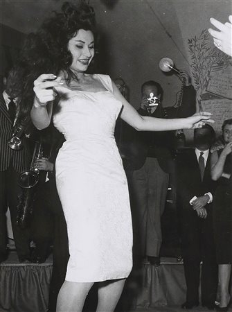 SECCHIAROLI TAZIO (1925 - 1998) Roma: Aichè Nanà, spogliarello al Rugantino,...