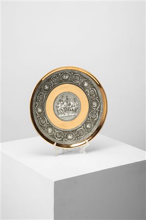Piero Fornasetti (Milano 10/11/1913 - Milano 09/10/1988)  - Grande piatto no. 6 della serie 'Cammei'