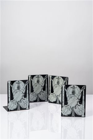 Piero Fornasetti (Milano 10/11/1913 - Milano 09/10/1988)  - Set di quattro fermalibri 'Strumenti musicali', 1960 circa