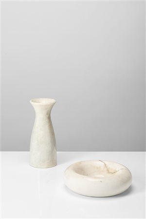 Angelo Mangiarotti (stile di) - Vaso e porta oggetti in marmo bianco, 1970 circa