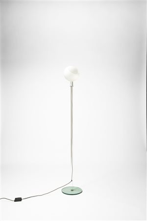 Gae Aulenti - Piero  Castiglioni (Palazzolo dello Stella, 1927 - Milano 2012)  - Lampada da terra modello 'Parola', 1980
