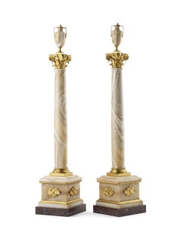Arte del secolo XVIII. Coppia di colonne in agata con base in marmo poggiante s