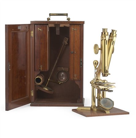 James Smith (1800-1873) 
Microscopio binoculare corredato da accessori alloggia