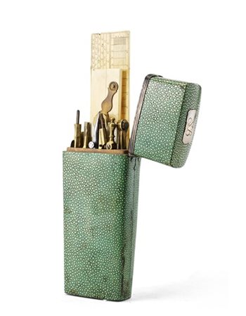 Set da disegno dotato di righelli in avorio entro custodia in galuchat, 1790 ci