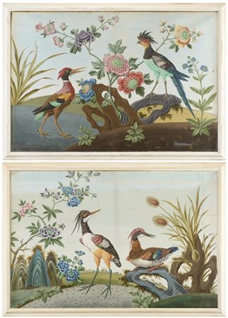 Coppia di pannelli a Chinoiserie acquerellati su carta intelata con dorature ra