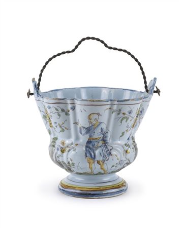 Manifattura di Pavia, secolo XVIII. Secchiello in maiolica dipinta in policromi