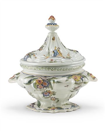 Manifattura di Urbania, 1775-1780 ca. Zuppiera biansata con coperchio in maioli