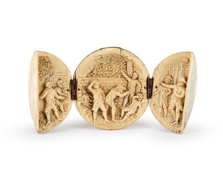 Arte del secolo XIX, probabilmente Germania. Sfera apribile a trittico in avori
