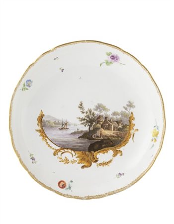 Manifattura di Meissen, seconda metà del secolo XVIII. Piatto fondo in porcella