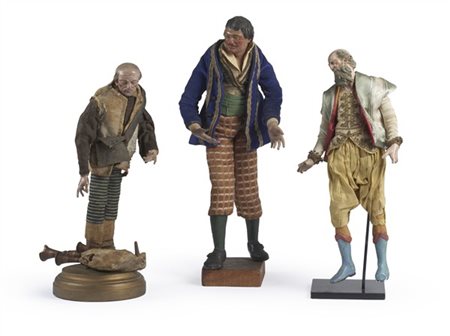 Arte napoletana, secolo XIX. Tre figure da presepe con personaggi popolari in t