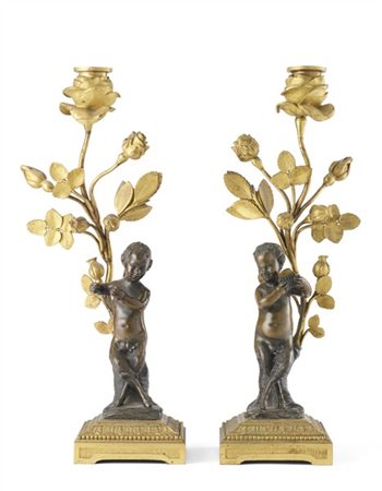 Coppia di candelieri in bronzo dorato e brunito con fusti in forma di satiro su