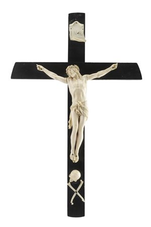 Arte del secolo XIX. Corpus Christi in avorio scolpito su croce ebanizzata, acc