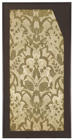 ** Lampasso broccato in argento da parati, a fondo bianco e beige con trionfi d
