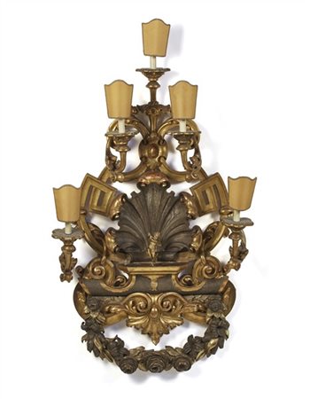 Grande applique a cinque luci con mensola centrale retta da valva di conchiglia