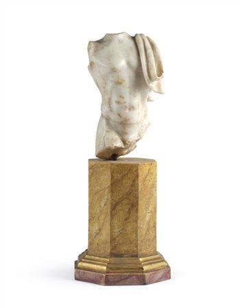 Antico torso virile frammentario in marmo scolpito (h. cm 18) su base in legno