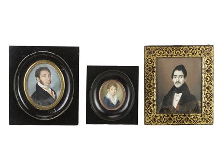 Arte del secolo XIX. Tre miniature su avorio di cui due ovali raffiguranti ritr
