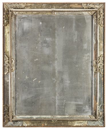 Manifattura veneziana, secolo XVIII. Specchiera con cornice a doppio ordine riv