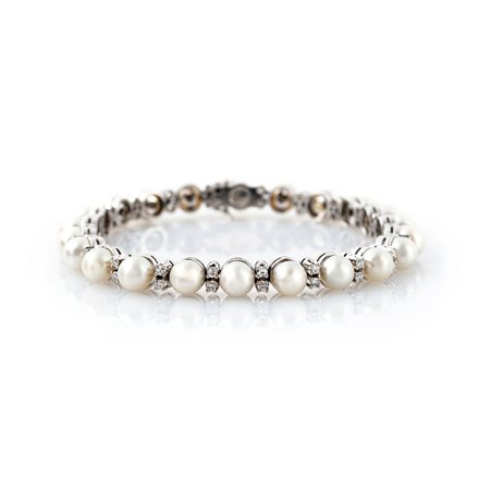 Bracciale con Perle Akoya e Diamanti.