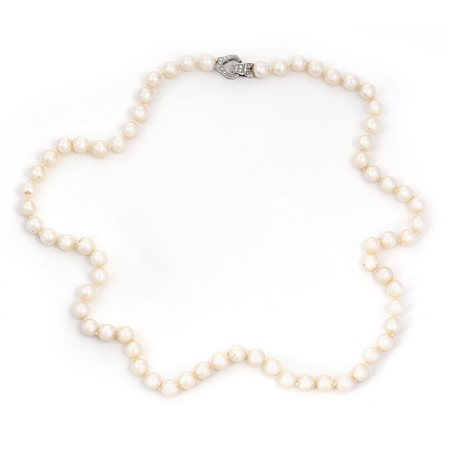 Collana di Perle Akoya con Diamanti.