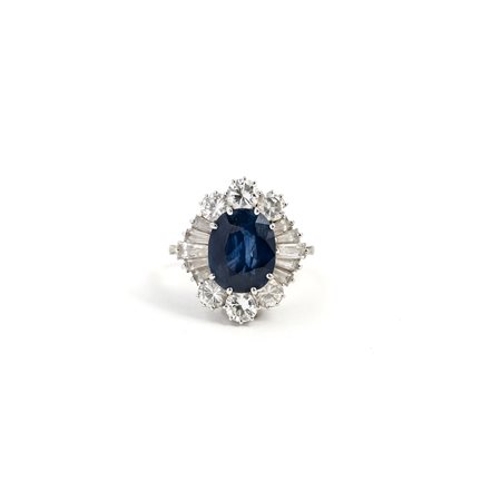 Anello con Zaffiro e Diamanti.
