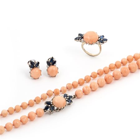 Parure in Corallo Pelle d'Angelo, Zaffiri e Diamanti.