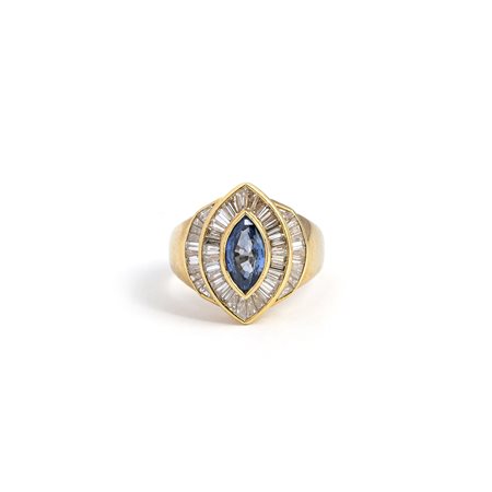 Anello con Zaffiro e Diamanti.