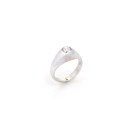 Anello solitario con Diamante.