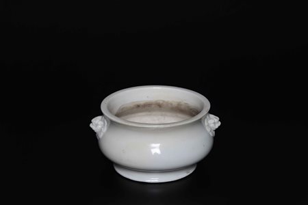 Arte Cinese Incensiere bianco di Cina con manici in forma di maschere taotie...