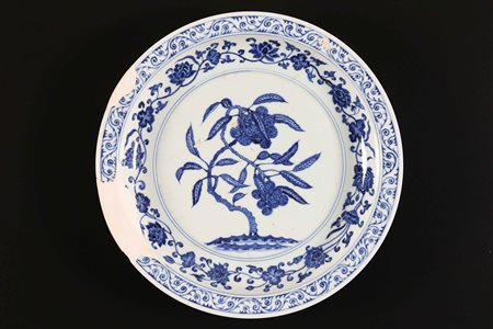 Arte Cinese Vassoio in porcellana Bianco/Blu in stile Yongle Cina. . Cm 36,50...